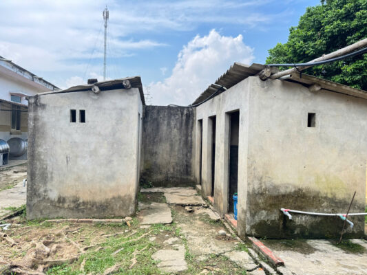 nhà tắm khu nội trú
